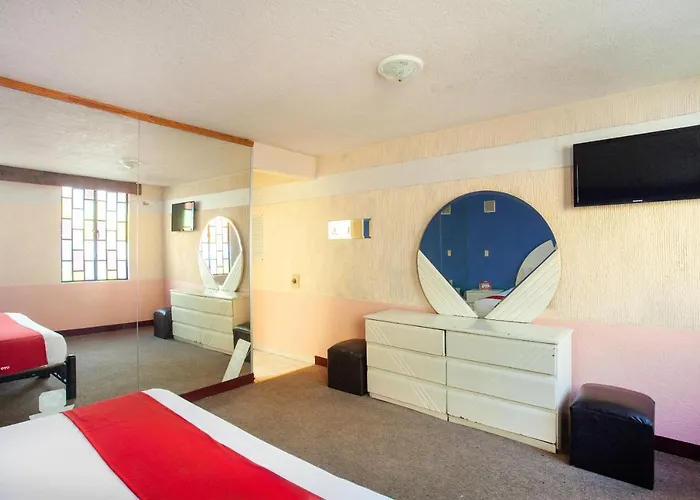 Hotel Oyo Quinta Bugambilias 2*